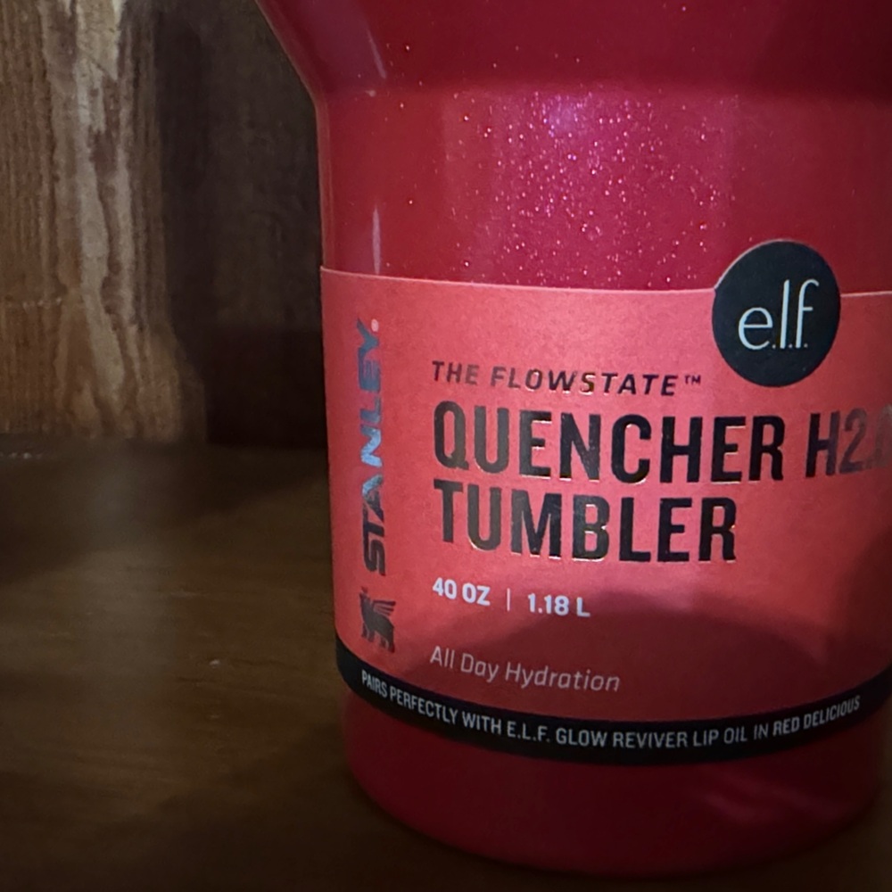 ****NWT Stanley Quencher H2.0 Red and Charcoal Gray 40 oz Travel Mugs - Picture 3 of 6